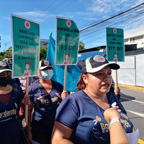 Entrevista de MC en planton frente a Asamblea Legislativa y MTPS